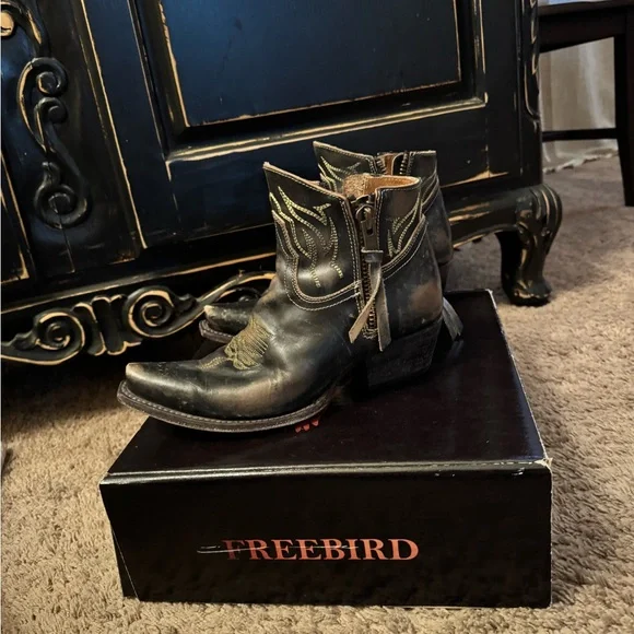 Freebird Wolfie Distressed Black Leather Boots - Picture 3 of 4